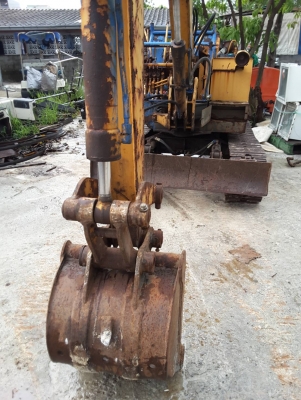 แม็คโคร PC 20 รุ่น1 ขายตามสภาพใช้งานได้ปกติ เครื่องยนต์ดีเซล 2 สูบ เปลือกหุ้นครบ  ราคา 50,000บาท