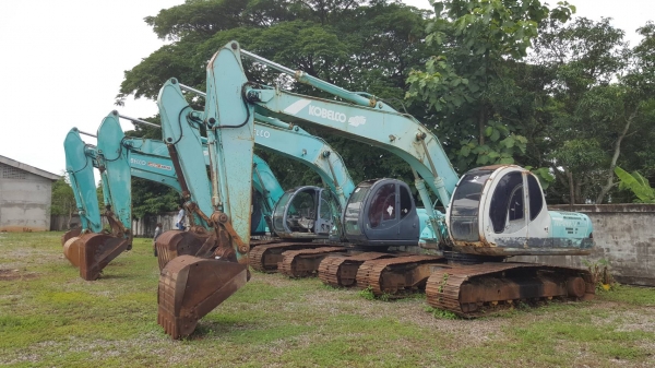 ขายเหมายกชุดตามสภาพ 5 คัน คันละ 430,000 แบคโฮ COBELCO SK200-5 4 คัน และ SK220-5 1 คัน ไม่มีปั้มไฮดรอริค 1 คัน เล่มทะเบียนครบ