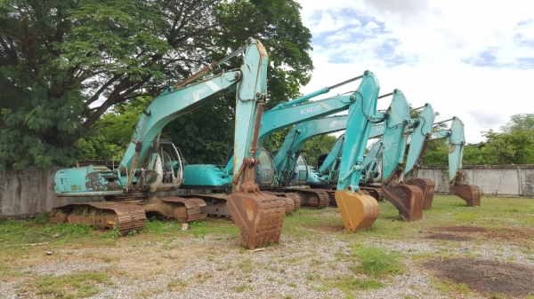 ขายเหมายกชุดตามสภาพ 5 คัน คันละ 430,000 แบคโฮ COBELCO SK200-5 4 คัน และ SK220-5 1 คัน ไม่มีปั้มไฮดรอริค 1 คัน เล่มทะเบียนครบ