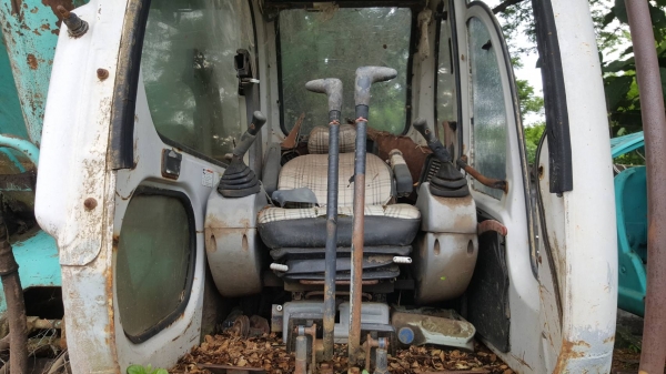 ขายเหมายกชุดตามสภาพ 5 คัน คันละ 430,000 แบคโฮ COBELCO SK200-5 4 คัน และ SK220-5 1 คัน ไม่มีปั้มไฮดรอริค 1 คัน เล่มทะเบียนครบ