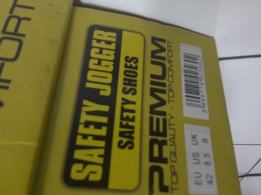 รองเท้าเซฟตี้ หุ้มข้อ Safety Jogger - Premium เบอร์ 42