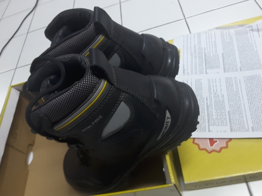 รองเท้าเซฟตี้ หุ้มข้อ Safety Jogger - Premium เบอร์ 42