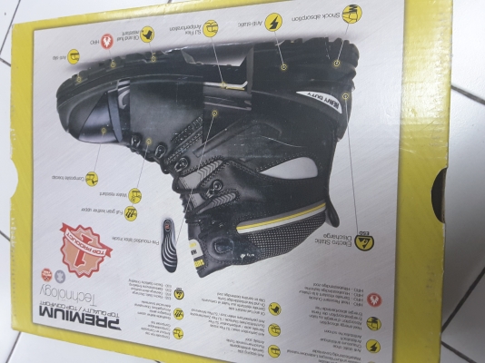 รองเท้าเซฟตี้ หุ้มข้อ Safety Jogger - Premium เบอร์ 42