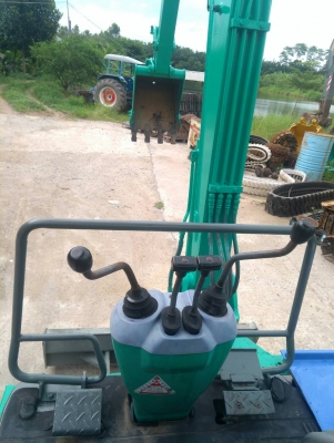 รถแบคโฮ KOMATSU PC15 R7 รถเก่านอกนำเข้า ยังไม่เคยใช้งานในไทย คอนโทลสั้น คอนโทลน้ำมัน จะเป็นรุ่น 8 แล้ว มีระบบเต่า-กระต่าย ไฟฟ้าครบ พร้อมใช้งาน มีเอกสารใบอินวอยซ์