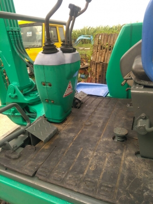 รถแบคโฮ KOMATSU PC15 R7 รถเก่านอกนำเข้า ยังไม่เคยใช้งานในไทย คอนโทลสั้น คอนโทลน้ำมัน จะเป็นรุ่น 8 แล้ว มีระบบเต่า-กระต่าย ไฟฟ้าครบ พร้อมใช้งาน มีเอกสารใบอินวอยซ์