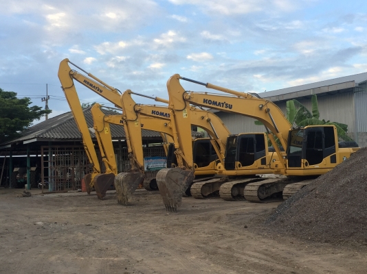 ให้เช่ารถแมคโคร รายวัน-รายเดือน sk120-200 บูมสั้น-บูมยาวสนใจติดต่อได้ที่คุณเบียร์ 0802719535