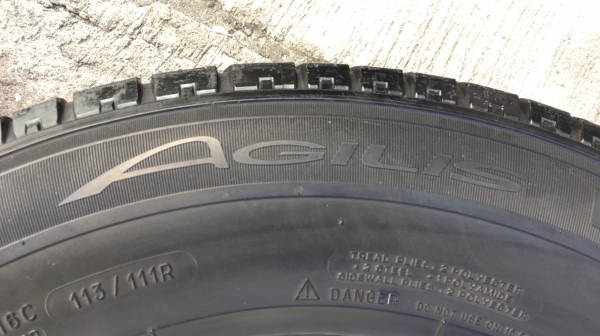 ล้อแม็ก Nissan Navara ขอบ 16 (ตัวเตี้ย) พร้อมยาง Michelin 215-75-16 ปลายปี 13