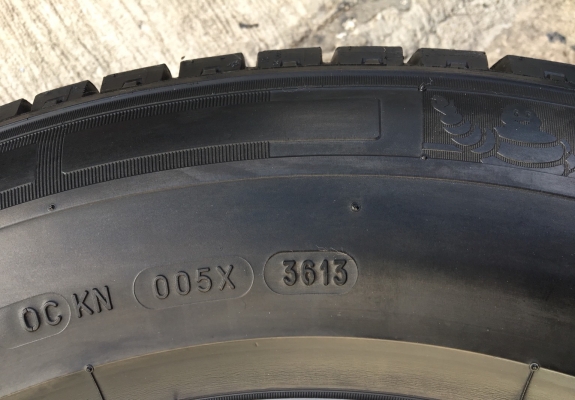 ล้อแม็ก Nissan Navara ขอบ 16 (ตัวเตี้ย) พร้อมยาง Michelin 215-75-16 ปลายปี 13