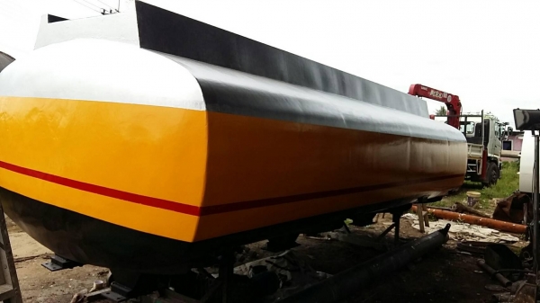 ถังน้ำมันเข้าใหม่ครับ 15000 ลิตร มี 3 ใบ ขัดทำสีพร้อมใช้งาน พร้อมส่งทั่วไทย ใกล้ไกลก็ส่งนะครับ