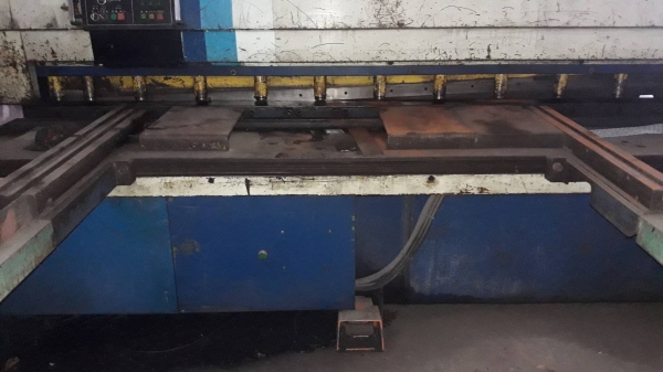 เครื่องตัคเหล็กพาลสม่า komatsu