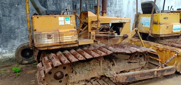 ขายด่วน Komatsu D 2-5 ตีนเป็ด เครื่องดีปั้มแรง 2 คัน ขาย 370000 บาท