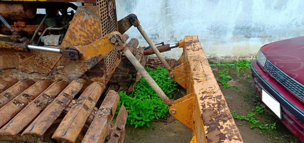 ขายด่วน Komatsu D 2-5 ตีนเป็ด เครื่องดีปั้มแรง 2 คัน ขาย 370000 บาท