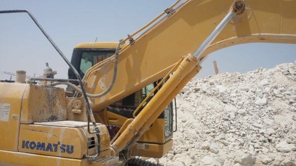 รถแบคโฮขนาด PC200 ยี่ห้อ KOMATฺฺSU