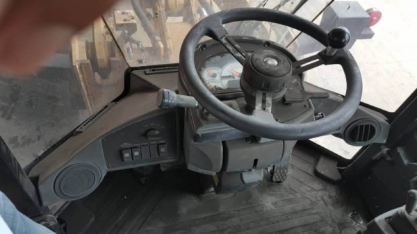 ขาย 935,000 รถตักล้อยาง CATTERPILAR 924Gz ทำงาน 3,xxx ชม. เครื่องดี เกียร์แรง ภายในสวย แอร์เย็น เอกสารอินวอยท์  รถอยู่  บางนา โทร 0610710295  สนใจ รายการสินค้า อื่นๆ ที่ เว็ปไชค์ Truck2Hand  https://www.truck2hand.com/index.php?actions=content/search&amp;