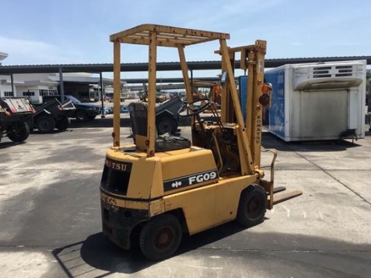 รถโฟล์คลิฟท์ 900 kg.