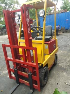 +++ ขายโฟล์คลิฟท์ TOYOTA FG900 เครื่องยนต์เบนซิน เกียร์ธรรมดา เสา 3 เมตร ยางลม +++ ขายโฟล์คลิฟท์ TOYOTA FG900 เครื่องยนต์เบนซิน เกียร์ธรรมดา เสา 3 เมตร ยางลม