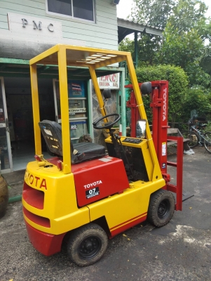 +++ ขายโฟล์คลิฟท์ TOYOTA FG900 เครื่องยนต์เบนซิน เกียร์ธรรมดา เสา 3 เมตร ยางลม +++ ขายโฟล์คลิฟท์ TOYOTA FG900 เครื่องยนต์เบนซิน เกียร์ธรรมดา เสา 3 เมตร ยางลม