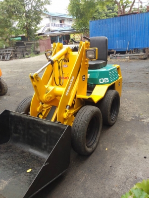 +++ ขายรถตักโคมัสซุ  เครื่องยนต์ดีเซล  เกียร์ออโตเมติค ครับ