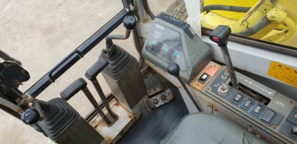 ขายด่วนรถเเบคโฮ ซูมิโตโม SH75หัวเก๋งสวยรถนอกเพื่งนำเข้ามาใหม่สวยเดิมๆเคื่องดีปั่มแรงคอลโทลน้ำมันปั้มนิ้ว บูมอามร์สวยเร็วแรงไม่โหลด เครื่องอีซูซู4สูบ 4JB1ระบบเต่ากะต่ายครบรถยังไม่เคยใช้งานในไทยเลย