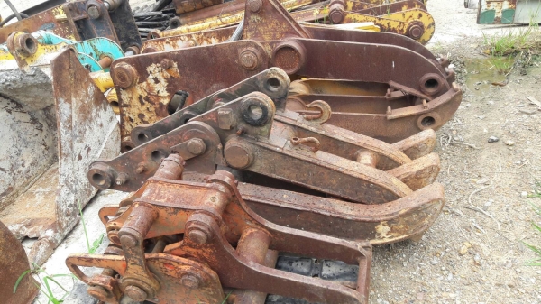 ขายตัวคีบ หนีบไม้ อุปกรณ์เสริมสำหรับรถขุด หลายขนาด เช่น30,40,45,50,55,60,100,120,200 สนใจติดต่อสอบถามได้สินเก่านอก ยังไม่เคยใช้งานในไทย