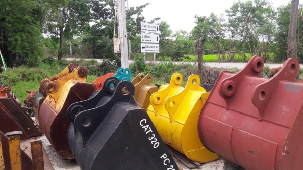 ขายบุ้งกี๋รถขุด หลายขนาด มีทั้งของใหม่และมือสอง ยังไม่เคยใช้งานในไทย ขายบุ้งกี๋รถขุด หลายขนาด มีทั้งของใหม่และมือสอง ยังไม่เคยใช้งานในไทย