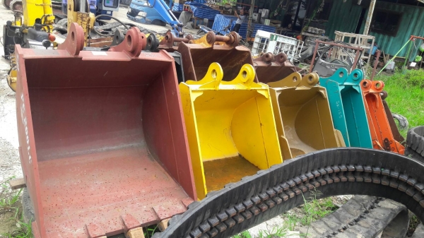 ขายบุ้งกี๋รถขุด หลายขนาด มีทั้งของใหม่และมือสอง ยังไม่เคยใช้งานในไทย ขายบุ้งกี๋รถขุด หลายขนาด มีทั้งของใหม่และมือสอง ยังไม่เคยใช้งานในไทย
