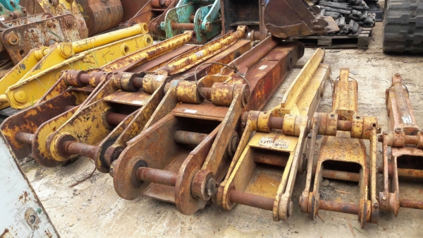 ขายตัวต่ออาร์ม อุปกรณ์เสริมสำหรับรถขุด มีตั้งแต่ไซค์ 30,40,50,60100,120,200 สินค้ามือสองจากญี่ปุ่น ยังไม่เคยใช้งานในไทย