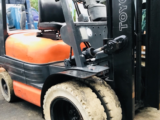 ขายโฟคลิฟTOYOTA. รุ่น6ดีเซล2.5  สูง6เมตรพร้อมใช้ครับ