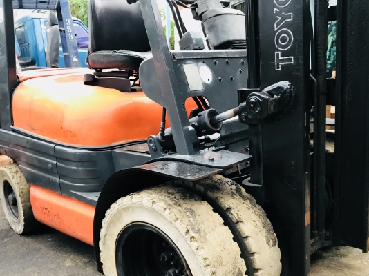 ขายโฟคลิฟTOYOTA. รุ่น6ดีเซล2.5  สูง6เมตรพร้อมใช้ครับ