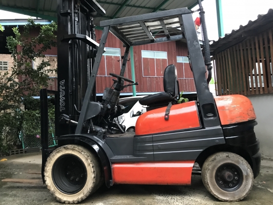 ขายโฟคลิฟTOYOTA. รุ่น6ดีเซล2.5  สูง6เมตรพร้อมใช้ครับ