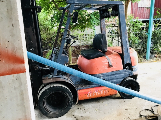 ขายโฟคลิฟTOYOTA. รุ่น6ดีเซล2.5  สูง6เมตรพร้อมใช้ครับ