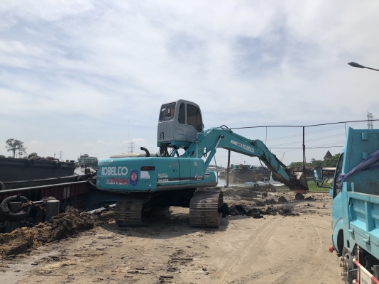 ขายด่วน แบคโฮ ท่าทราย PC200-7 SK200-6 2คัน เบอร์นี้เท่านั้น 085-757-6668