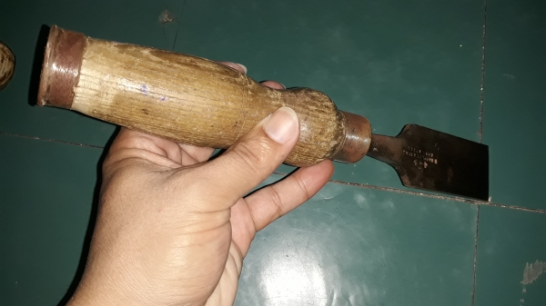 ขายสิ่วขนาด1 1/2" MAPLE MADE IN ENGLAND.งานเก่ามือ2 ขายสิ่วขนาด1 1/2" MAPLE MADE IN ENGLAND.งานเก่ามือ2