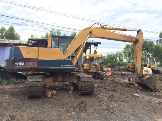 ขายรถแม็คโคร KOMATSU PC100-3 เก่าญี่ปุ่น รถสวยพร้อมใช้งาน มีเอกสารใบอินวอย เครื่องดีช่วงล่างดี ใบแทร็กสวย ราคาต่อรองคุยกันได้ โทร0616613023แพรว