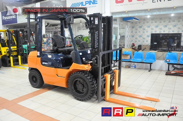 ขายรถโฟล์คลิฟท์มือสอง TOYOTA รุ่น 7FD30-11606 นำเข้าจากประเทศญี่ปุ่น 100\% ไม่เคยใช้งานในไทย