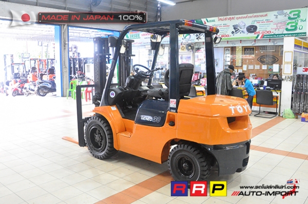 ขายรถโฟล์คลิฟท์มือสอง TOYOTA รุ่น 7FD30-11606 นำเข้าจากประเทศญี่ปุ่น 100\% ไม่เคยใช้งานในไทย