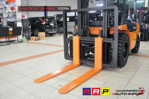 ขายรถโฟล์คลิฟท์มือสอง TOYOTA รุ่น 7FD30-11606 นำเข้าจากประเทศญี่ปุ่น 100\% ไม่เคยใช้งานในไทย