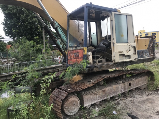 ขายด่วน รถแบคโฮ komatsu 200 รุ่น 3 เครื่อง เอว ปั้ม ตัวเดิน ใช้งานได้ดี  รถพร้อมใช้งาน มีเอกสารอินวอย 360000 บาท