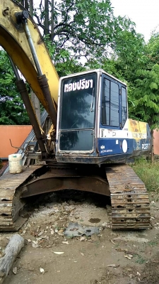 ขายรถแมคโค PC-200-5 มีเอกสารอินวอย์ ไฟฟ้าครบ บูมไม่มีรอยแตก ขาย 375,000 บาท