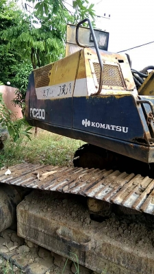 ขายรถแมคโค PC-200-5 มีเอกสารอินวอย์ ไฟฟ้าครบ บูมไม่มีรอยแตก ขาย 375,000 บาท