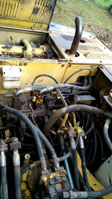 ขายรถแมคโค PC-200-5 มีเอกสารอินวอย์ ไฟฟ้าครบ บูมไม่มีรอยแตก ขาย 375,000 บาท