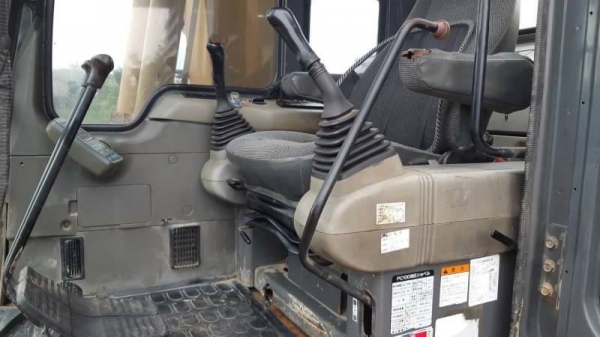ขาย 690,000 KOMATSU pc 100-6-AC ไฟฟ้าครบ เครื่องดี ปั้มแรง เอวแน่น ช่วงล่างเต็ม รถสวยเดิมสภาพเก่านอกพร้อมใช้งาน   รถอยู่ นครปฐม 064-191-1112