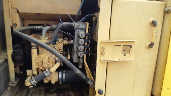 ขาย 690,000 KOMATSU pc 100-6-AC ไฟฟ้าครบ เครื่องดี ปั้มแรง เอวแน่น ช่วงล่างเต็ม รถสวยเดิมสภาพเก่านอกพร้อมใช้งาน   รถอยู่ นครปฐม 064-191-1112