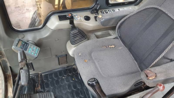 ขาย 690,000 KOMATSU pc 100-6-AC ไฟฟ้าครบ เครื่องดี ปั้มแรง เอวแน่น ช่วงล่างเต็ม รถสวยเดิมสภาพเก่านอกพร้อมใช้งาน   รถอยู่ นครปฐม 064-191-1112