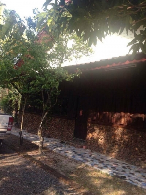 ขายรีสอร์ทส่วนตัวกลางเกาะช้าง จ.ตราด  มีบ้านพัก 4 หลัง เนื้อที่ 1 ไร่ 2 งานเศษ  ด้านหน้าติดทะเล ด้านหลังติดภูเขา  ทำเลดี  อากาศบริสุทธิ์  บรรยากาศ ไม่ต้องพูดถึง บอกได้คำเดียวว่าธรรมชาติมาก ขายถูกๆ เท่า ราคาประเมิน  16 ล้านบาท โฉนดพร้อมโอน เกาะช้าง จ.ตราด