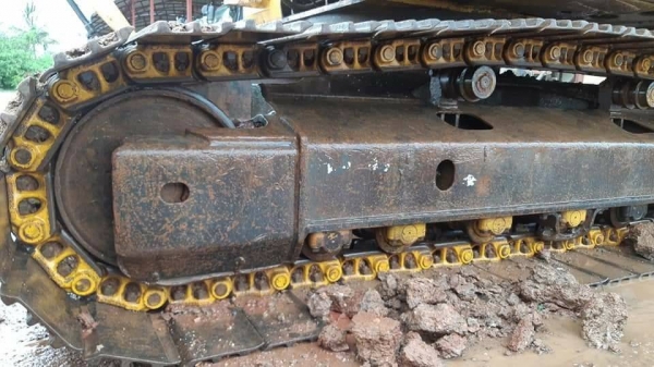 ขาย 1,350,000 KOMATSU pc 200-8 เล่มทะเบียน สภาพสวย ไฟฟ้าครบ ช่วงล่างเต็ม โซ่ใหม่ เอวแน่น แอร์หนาว เครื่องดี ปั้มแรง รถอยู่ นครปฐม 090-772-3710 090-772-3708