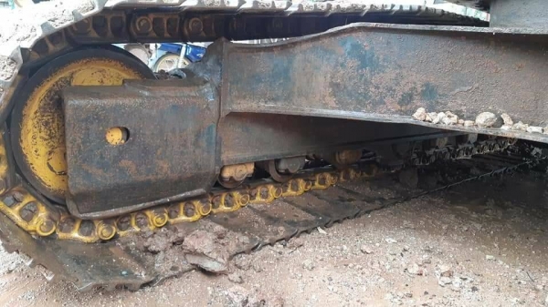 ขาย 1,350,000 KOMATSU pc 200-8 เล่มทะเบียน สภาพสวย ไฟฟ้าครบ ช่วงล่างเต็ม โซ่ใหม่ เอวแน่น แอร์หนาว เครื่องดี ปั้มแรง รถอยู่ นครปฐม 090-772-3710 090-772-3708