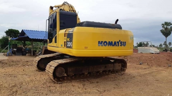 ขาย 1,350,000 KOMATSU pc 200-8 เล่มทะเบียน สภาพสวย ไฟฟ้าครบ ช่วงล่างเต็ม โซ่ใหม่ เอวแน่น แอร์หนาว เครื่องดี ปั้มแรง รถอยู่ นครปฐม 090-772-3710 090-772-3708