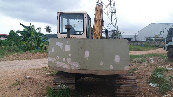 ขาย 275,000 KOMATSU pc 60-6 ไฟฟ้าตัด เครื่องดี ปั้มแรง เอวแน่น ช่วงล่างเต็ม แต่เก๋งไม่สวย รถพร้อมใช้ รถอยู่ ชลบุรี แหลมฉบัง 090-772-3710 090-772-3708