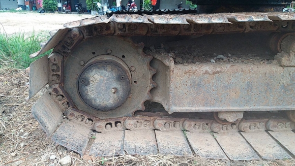 ขาย 275,000 KOMATSU pc 60-6 ไฟฟ้าตัด เครื่องดี ปั้มแรง เอวแน่น ช่วงล่างเต็ม แต่เก๋งไม่สวย รถพร้อมใช้ รถอยู่ ชลบุรี แหลมฉบัง 090-772-3710 090-772-3708